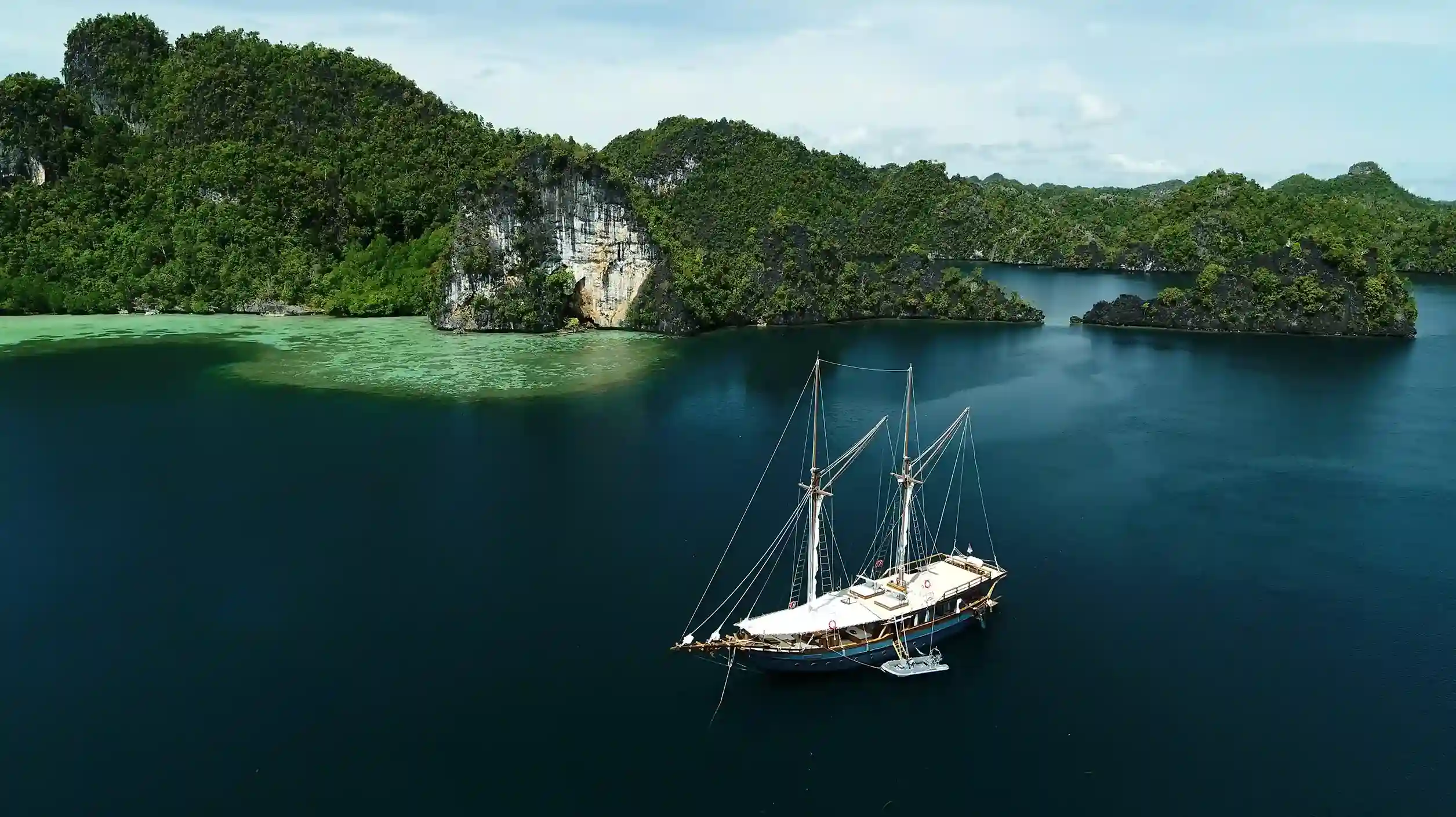 Open Trip Weekday Package by Komodo Luxury