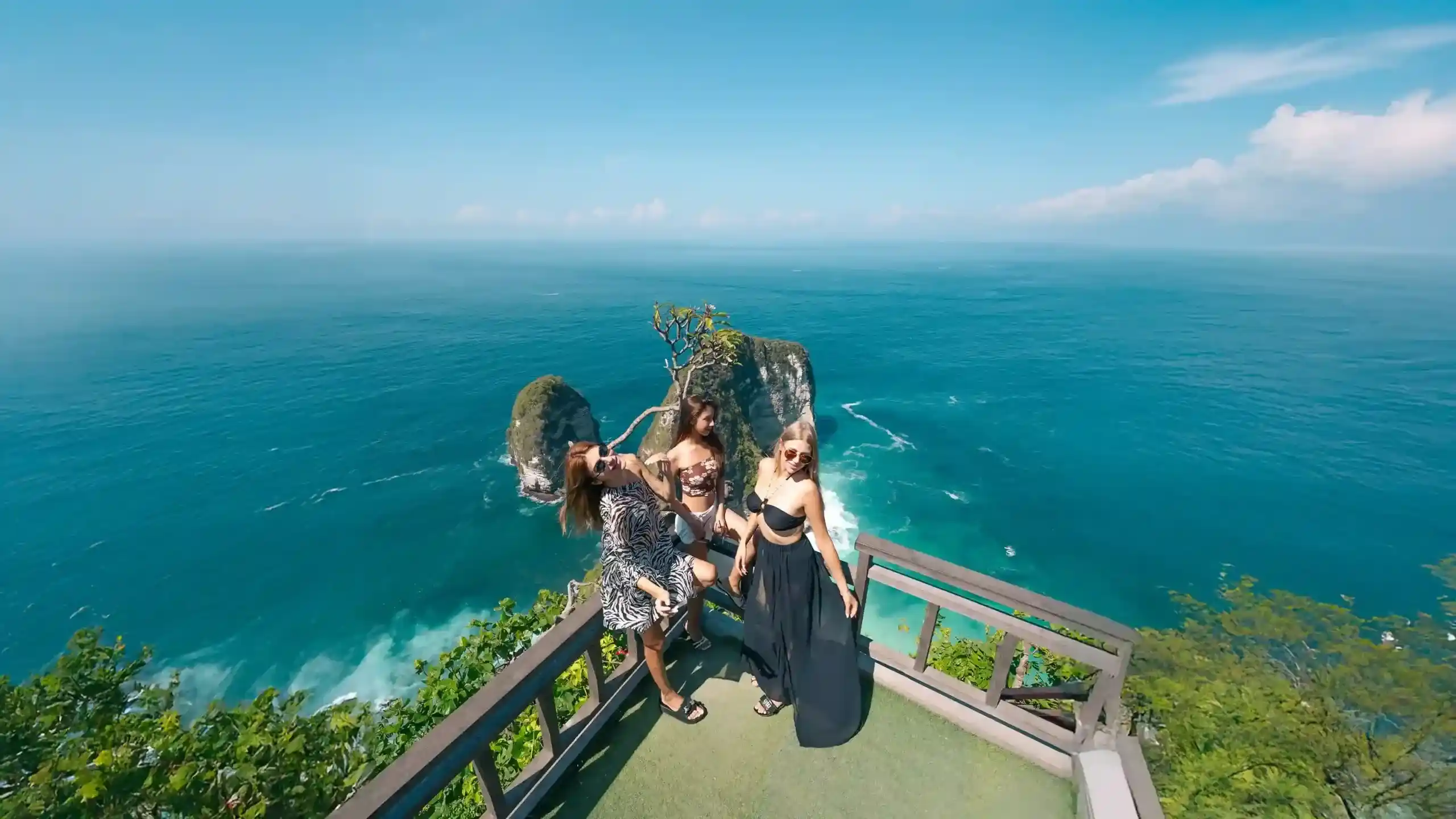 Kelingking Beach on Bali Island | Bali Tour by Komodo Luxury X Bali Premium Trip