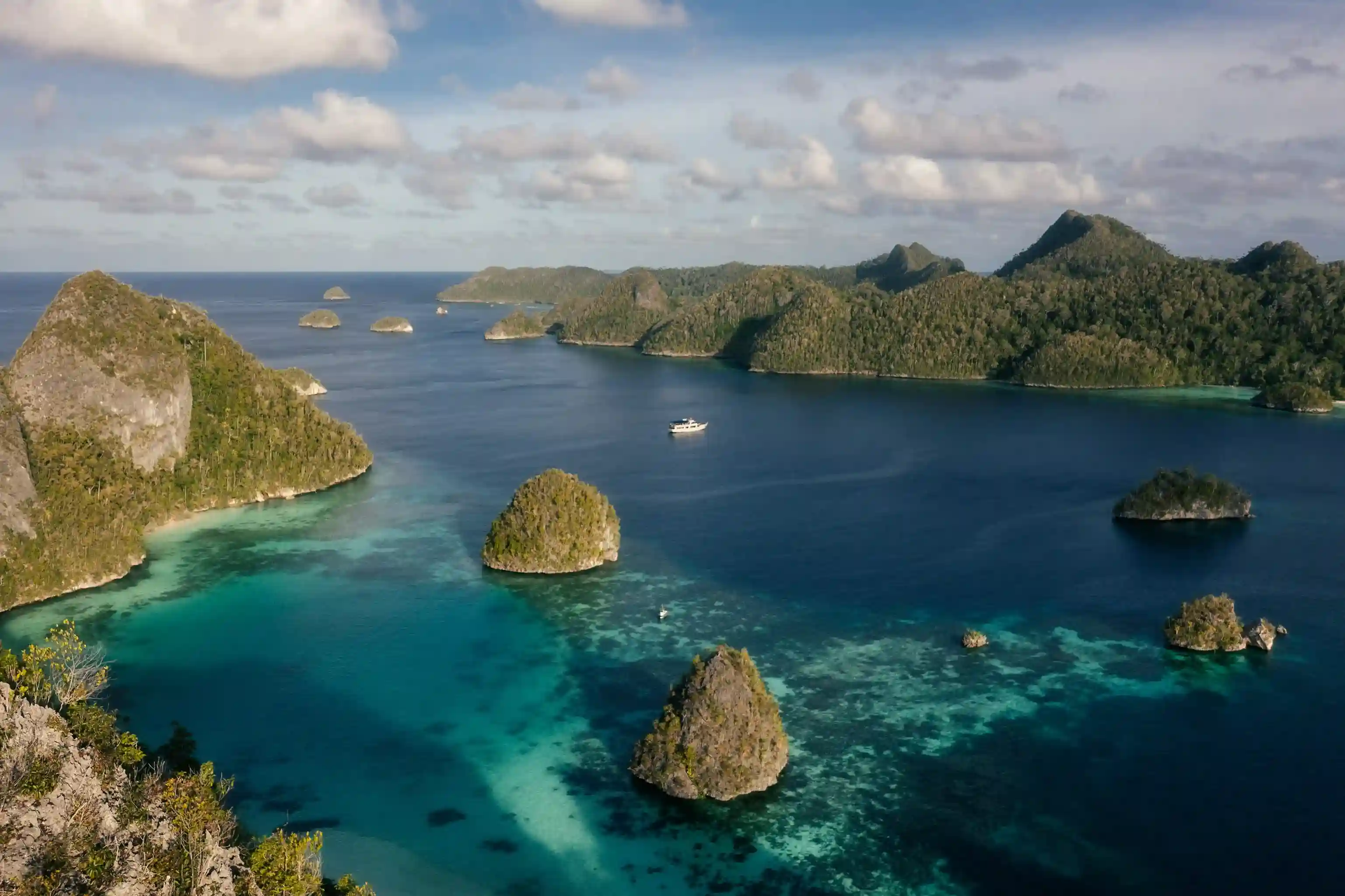 Tour Packages | Raja Ampat View | Komodo Luxury